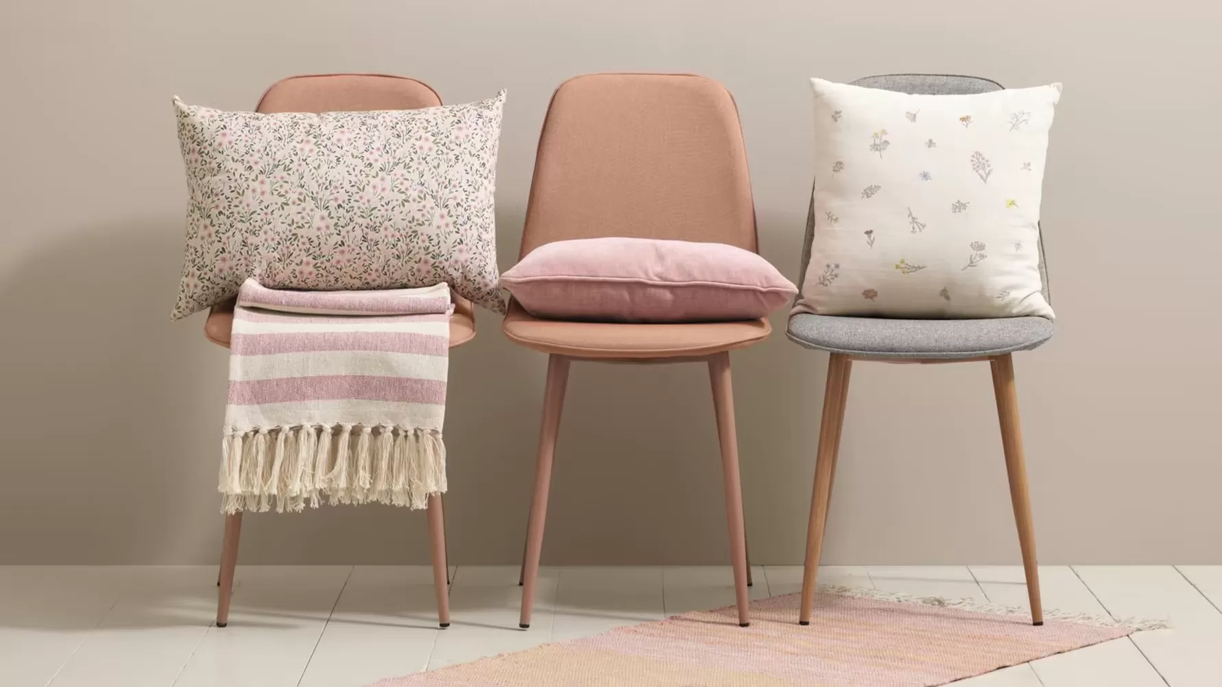 Gối trang trí – điểm nhấn ấn tượng cho phòng khách